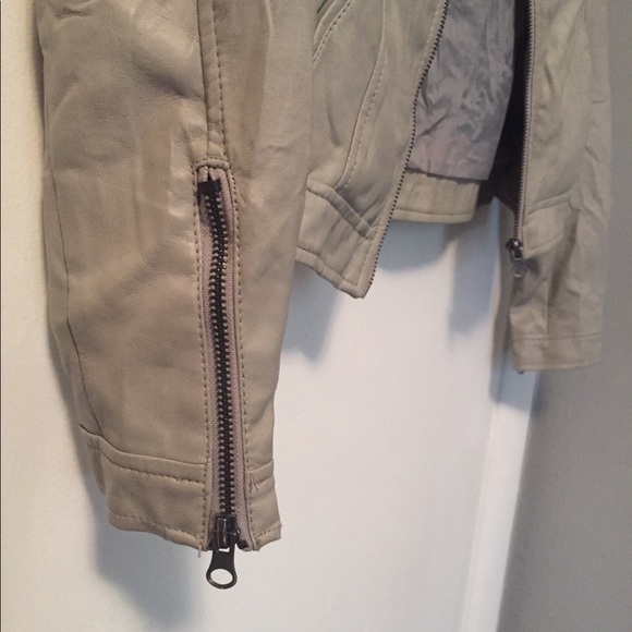 Faux leather jacket - Picture 3 of 7